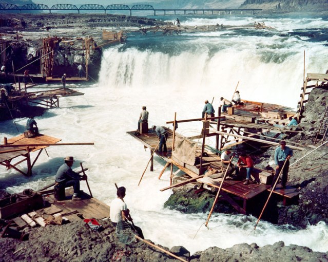 Corps-engineers-archives_celilo_falls_color