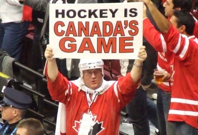 Team_Canada_fan_at_women's_ice_hockey_gold_medal_game_-_US_vs._Canada_at_2010_Winter_Olympics_2010-02-25