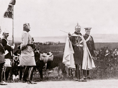 winston-churchill-with-the-kaiser-and-a-german-officer-military-uniform-german-helmet-cloak