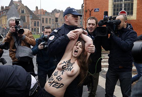 560x380_femen4