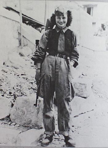 military_woman_france_wwii_000005