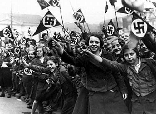 Nazi-Girls-1